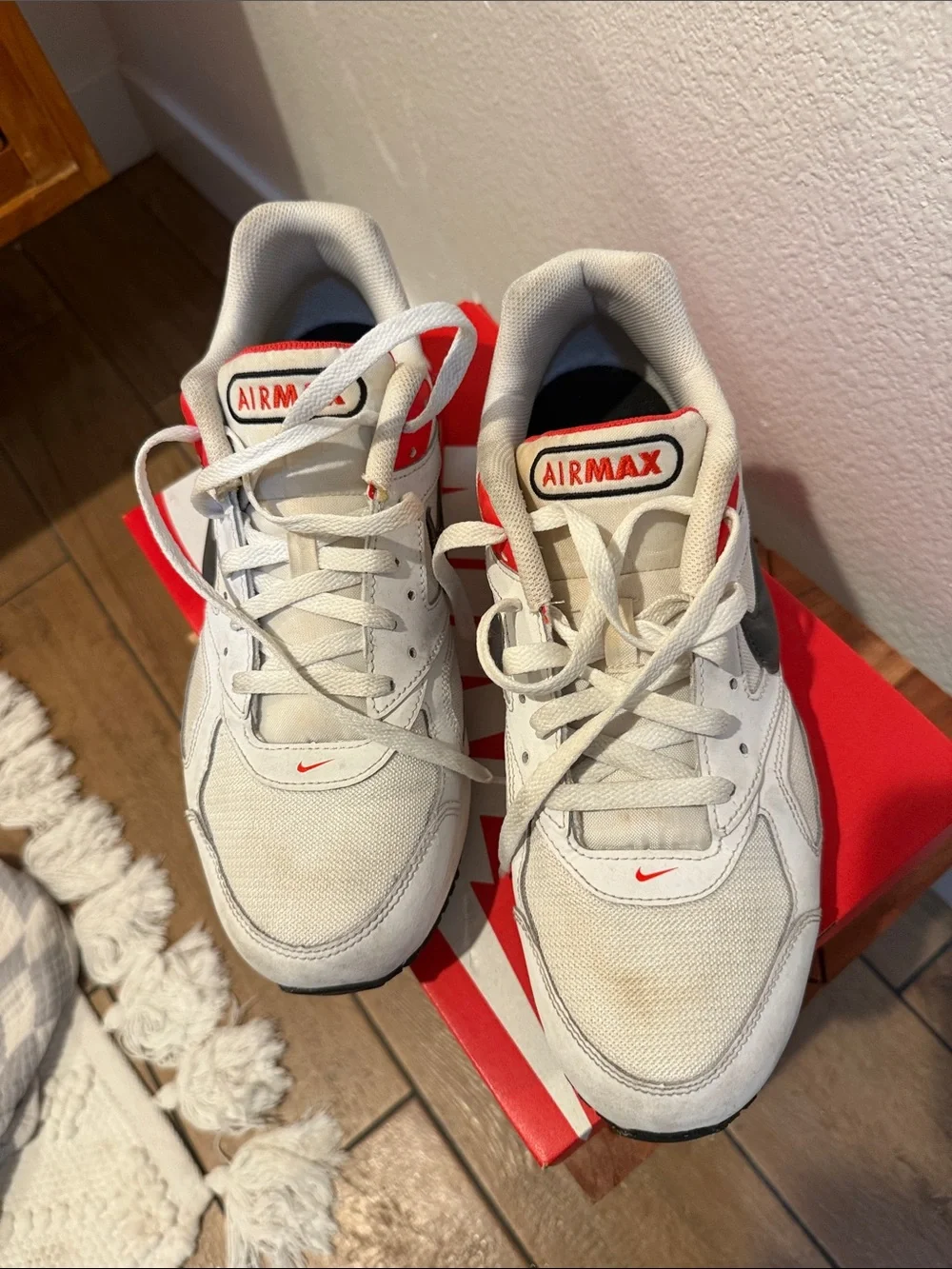 Nike Men's White/Red/Black Air Max Style Sneakers